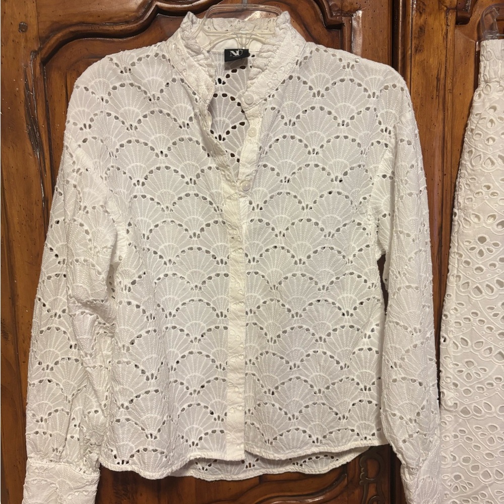 Chic Ivory Lace Blouse